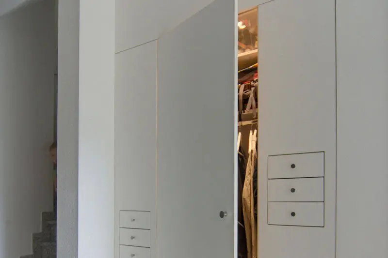 Einbauschrank mit Beleuchtung